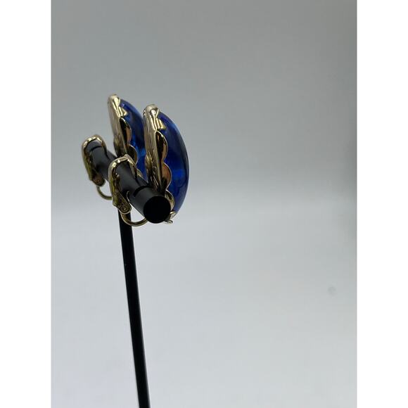 Emmons Vintage Cobalt Blue Oval Cabochon Gold Tone Scallop Clip Earrings - Picture 4 of 12